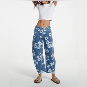 #1001 High-Rise Floral Patchwork Wide-Leg BarrelJeans - Blue & White